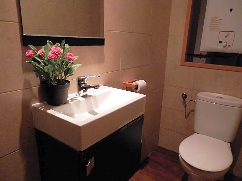 Barcelona Central Garden Hostal