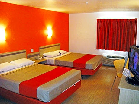 Queen Room with Two Queen Beds - Non-Smoking