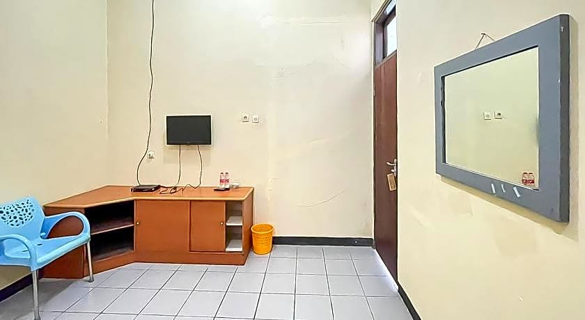 Hotel Shanty Mitra RedDoorz