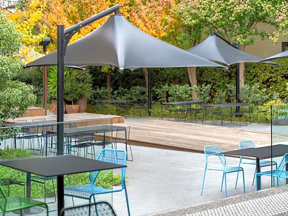 Peppers Gallery Hotel