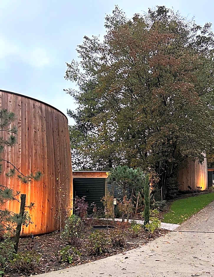 Cabanes avec jacuzzi les pieds dans la vignes