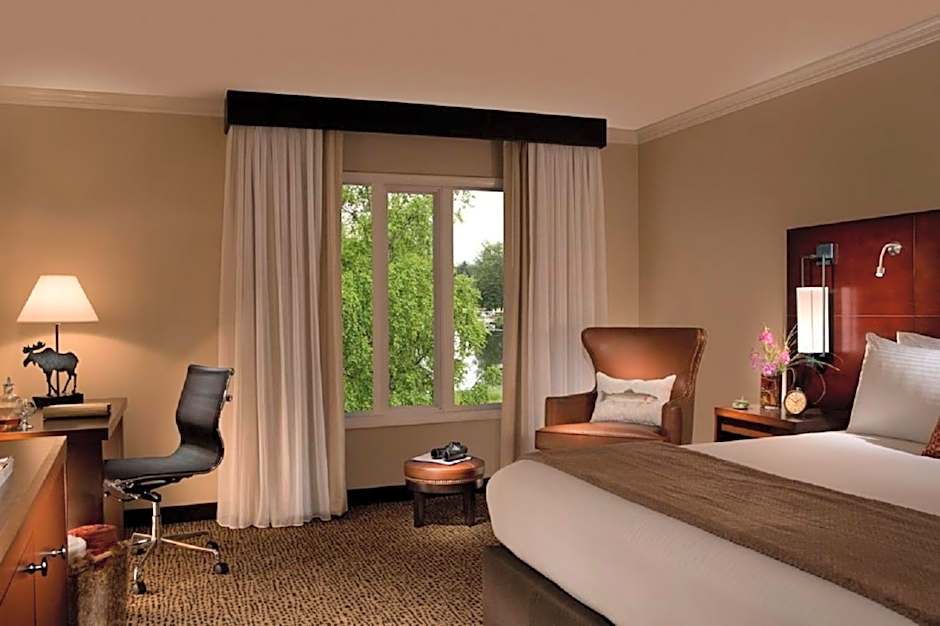 The Lakefront Anchorage - A Millennium Hotel