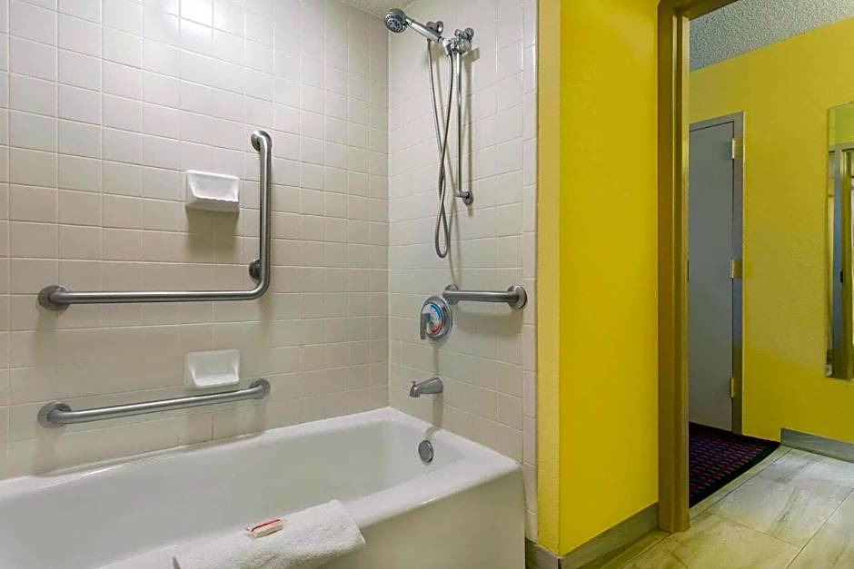 Days Inn by Wyndham Mocksville