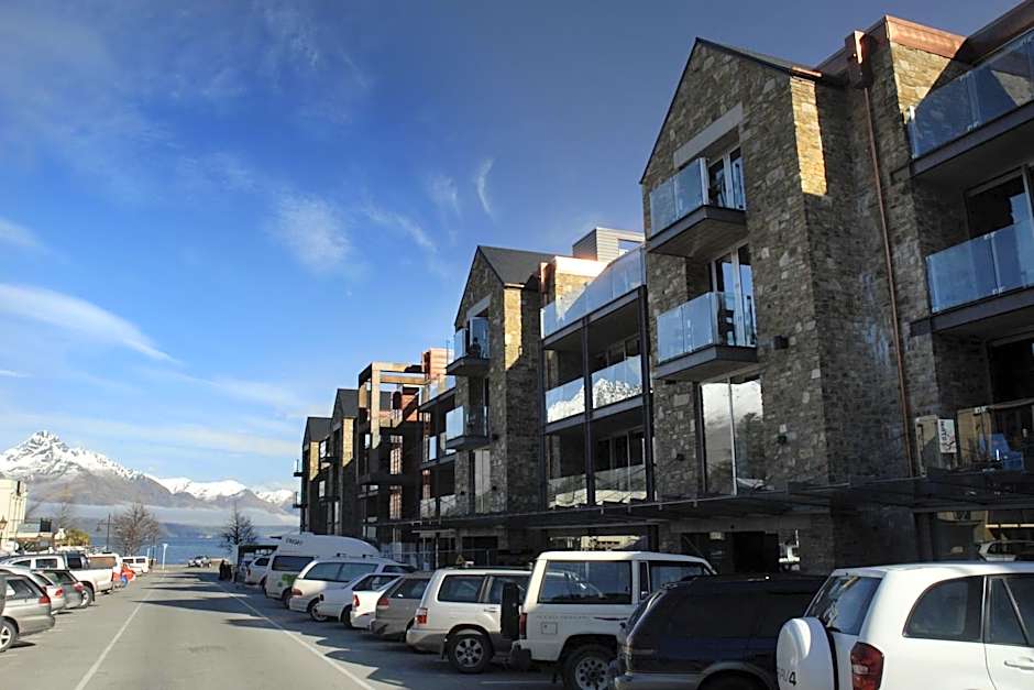 Nomads Queenstown Hostel