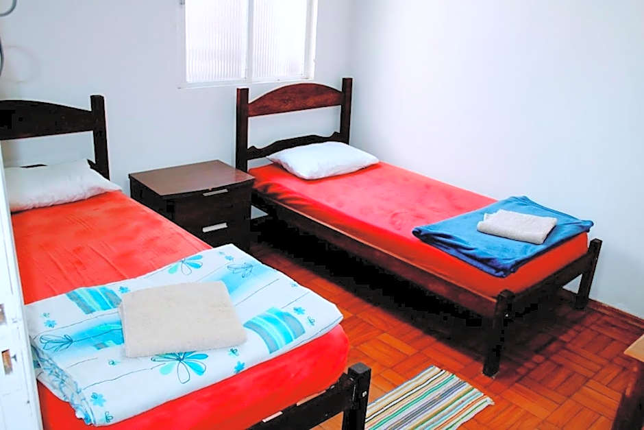 Foto 1 di 1 di Family Room with Shared Bathroom