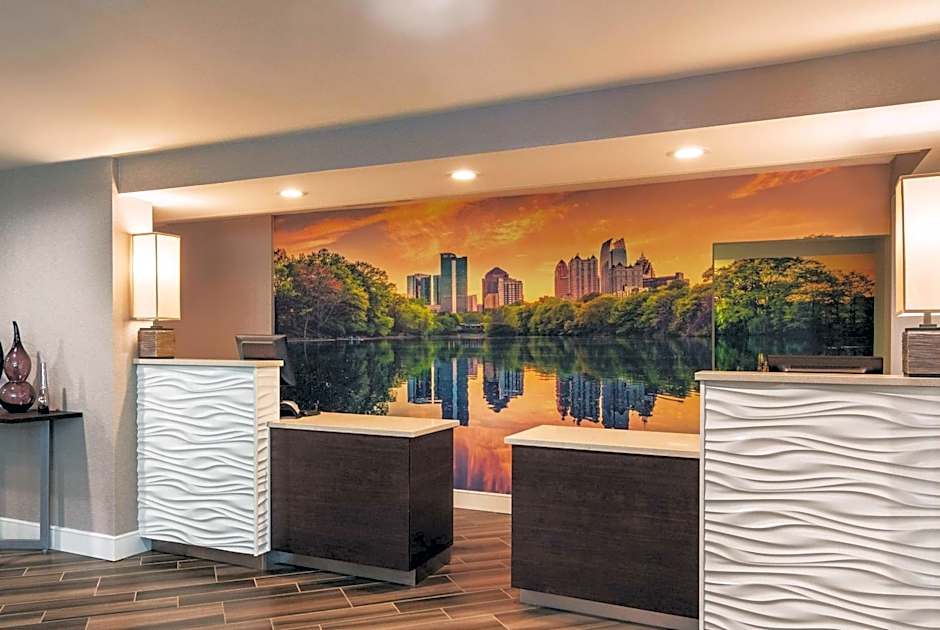 La Quinta Inn & Suites by Wyndham Atlanta Perimeter Medical Center