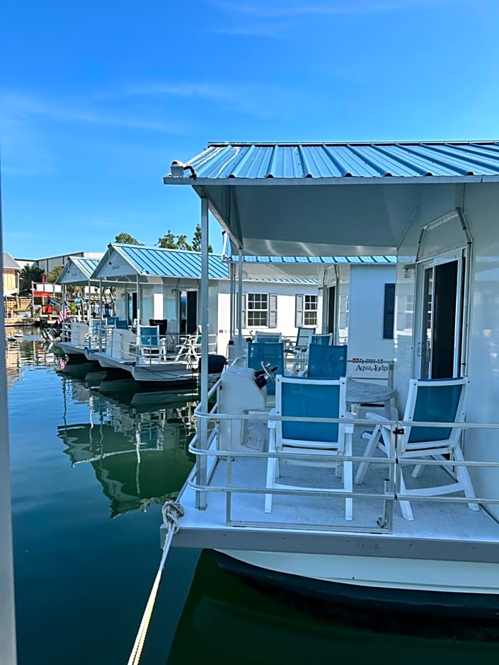 Aqua Lodges At Hurricane Hole Marina