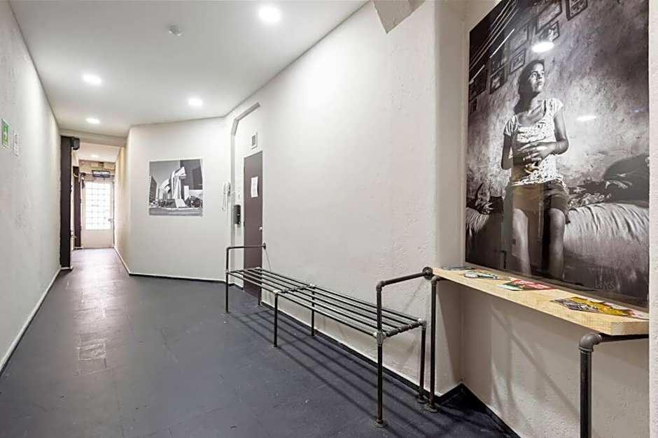301 Historic building 1Bdrm 1bath AC Rooftop