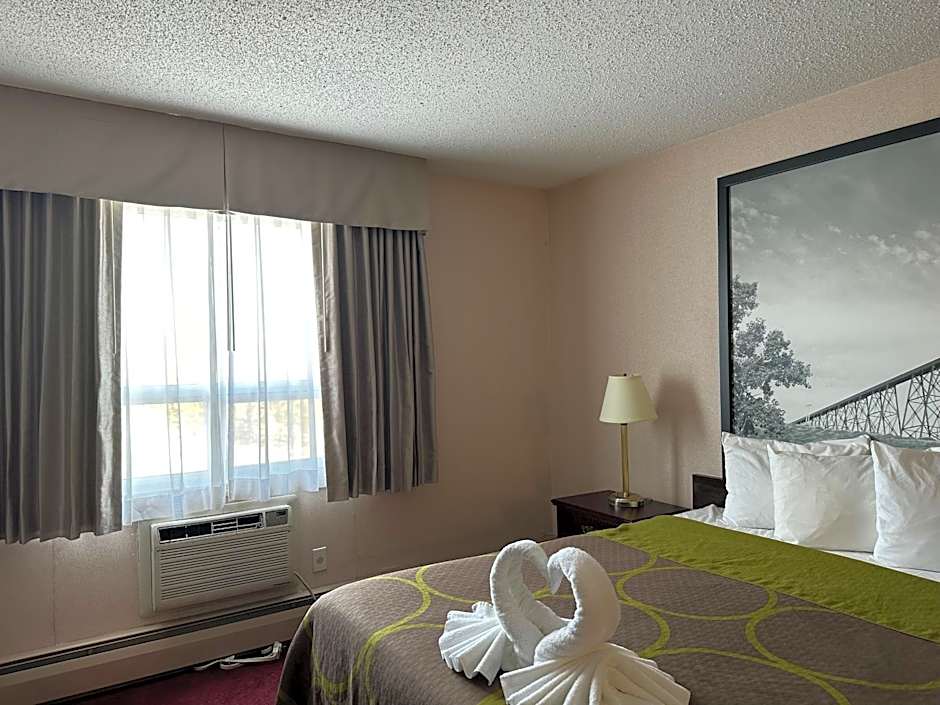 Super 8 by Wyndham Lethbridge