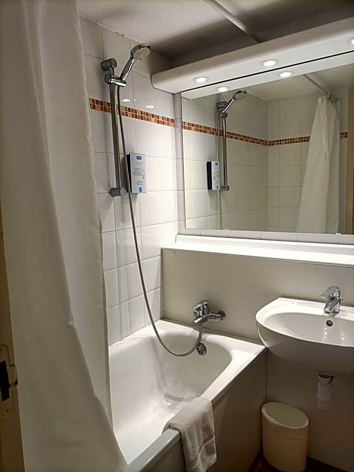 Kyriad Geneve St-Genis-Pouilly