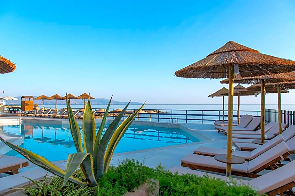 Hotel Haris on the beach