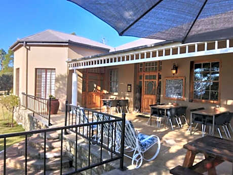 VULTURES LODGE
