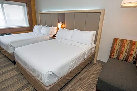 Queen Room with Two Queen Beds - Hearing Accessible