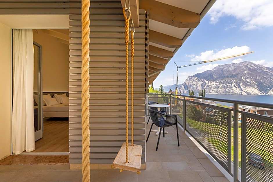 Hi Hotels Torbole - Heated Outdoor Pool & Spa