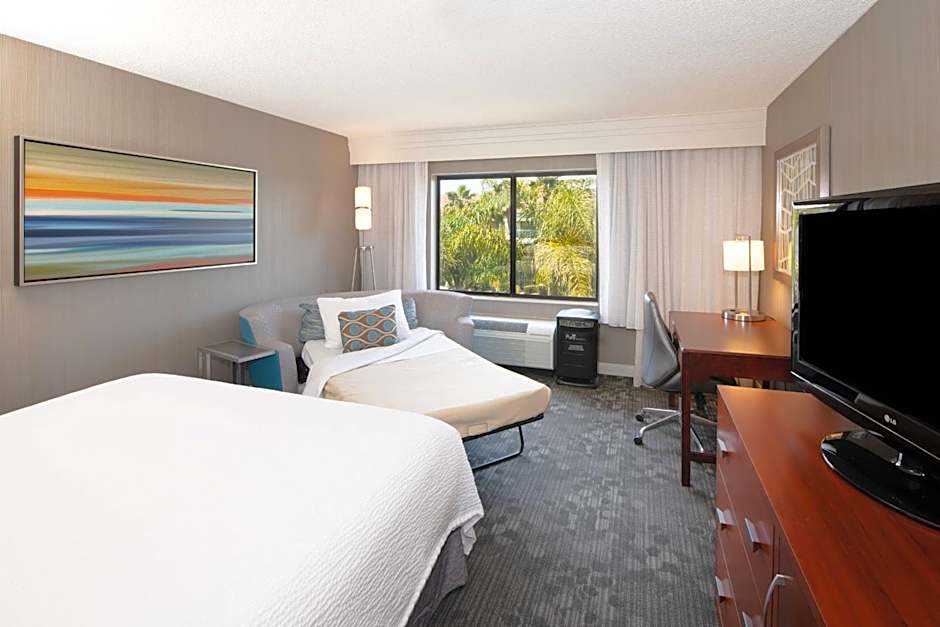 Courtyard by Marriott Oakland Airport