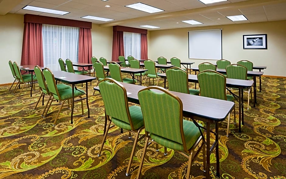 Country Inn & Suites by Radisson, Albert Lea, MN