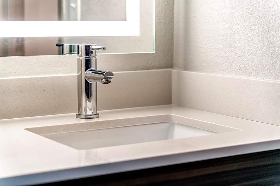 Holiday Inn Express & Suites Phoenix - Mesa West By IHG