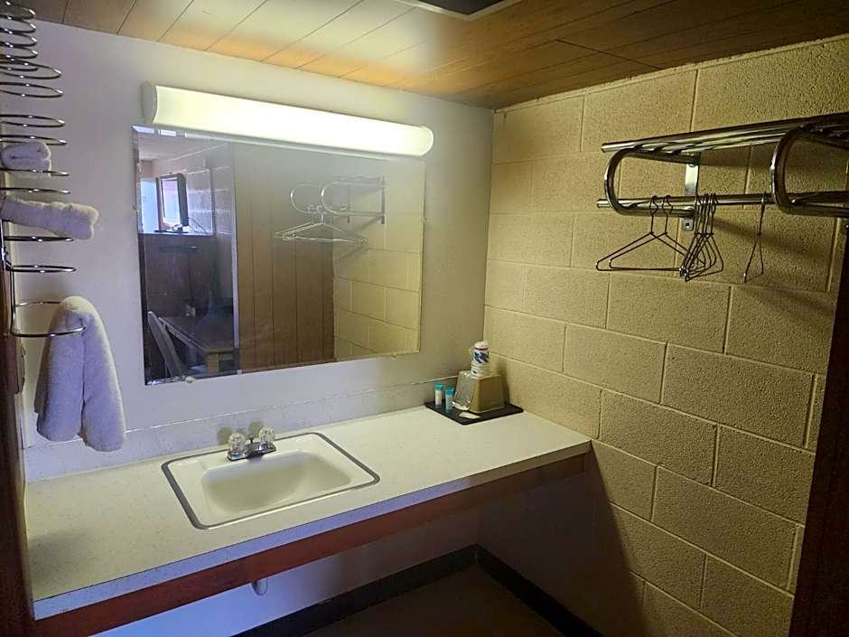 1st Inn By OYO Quinter Hwy 70 KS