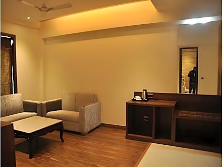 The Royal Bharti Hotel