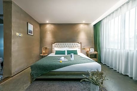 Classic Queen Room