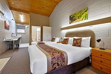 Double or Twin Room with Extra Bed – Disability Access