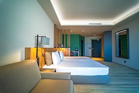 Double Room with Sea View (2 Adults + 2 Children) - Free Parking & Beach Access