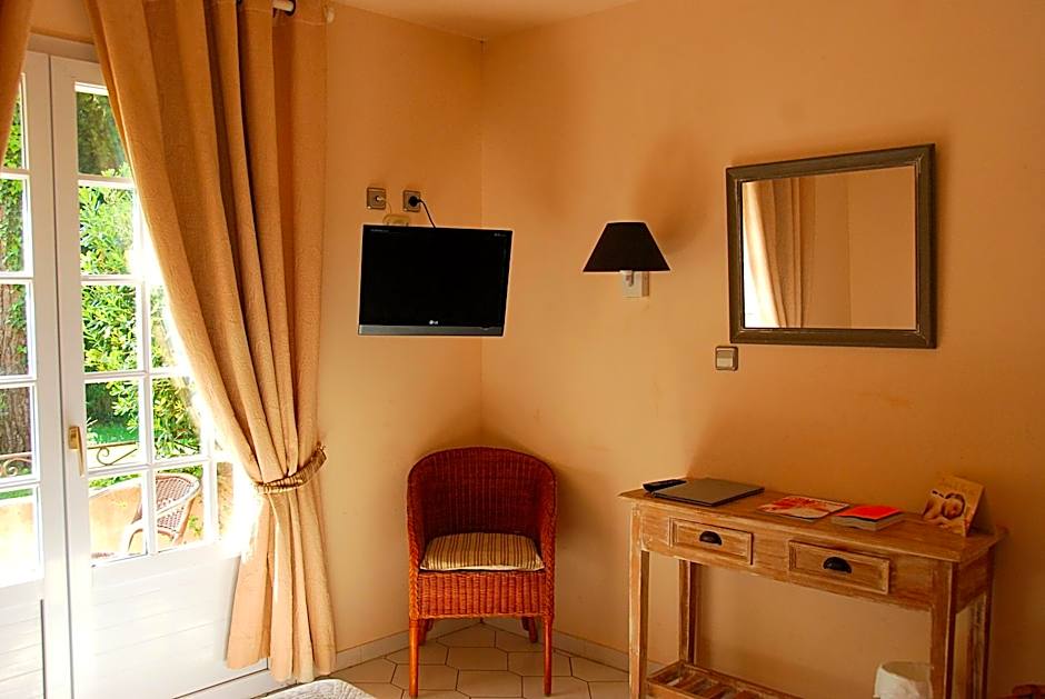 Hotel Les Mazets Des Roches