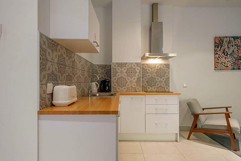Chic & Comfortable Apartment, Private Terrace