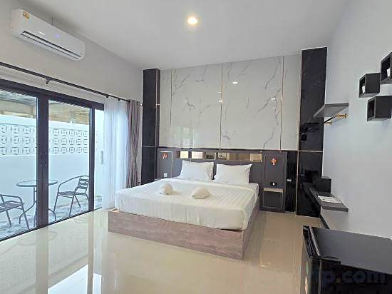 Smile Boutique at Saiyuan