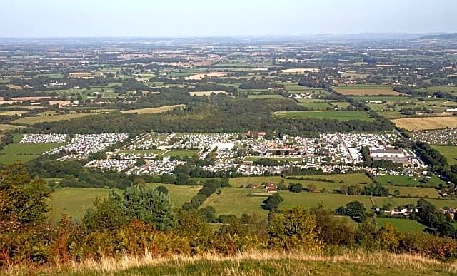 THE MOATS - CODDINGTON A small private thatched cottage B&B located in quiet countryside between Ledbury and Malvern - convenient for the Malvern Three Counties Showground and 5 miles from excellent shops restaurants and Ledbury Poetry Festival