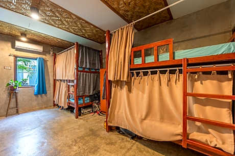 Bed in 8-Bed Mixed Dormitory Room