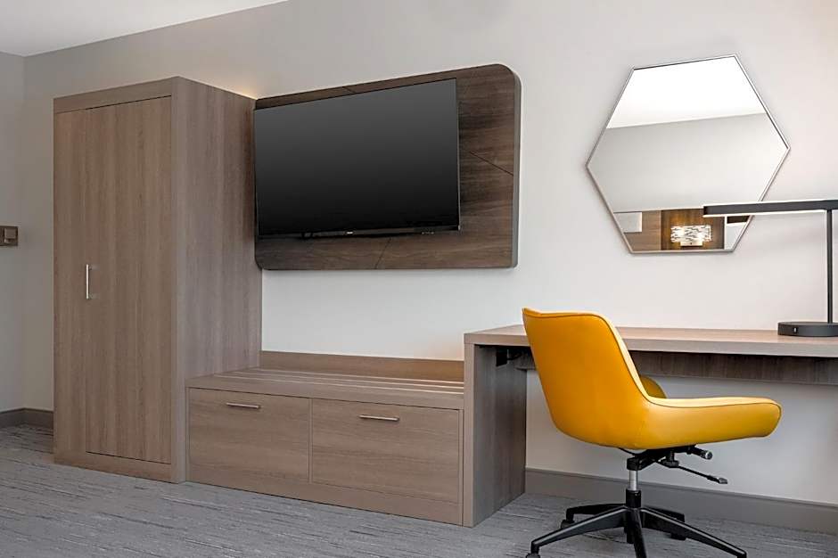 Holiday Inn Express & Suites Alton St Louis Area By IHG