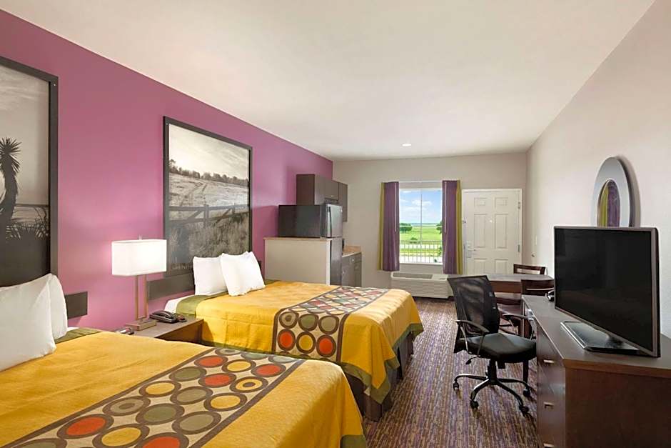 Super 8 by Wyndham Carrizo Springs
