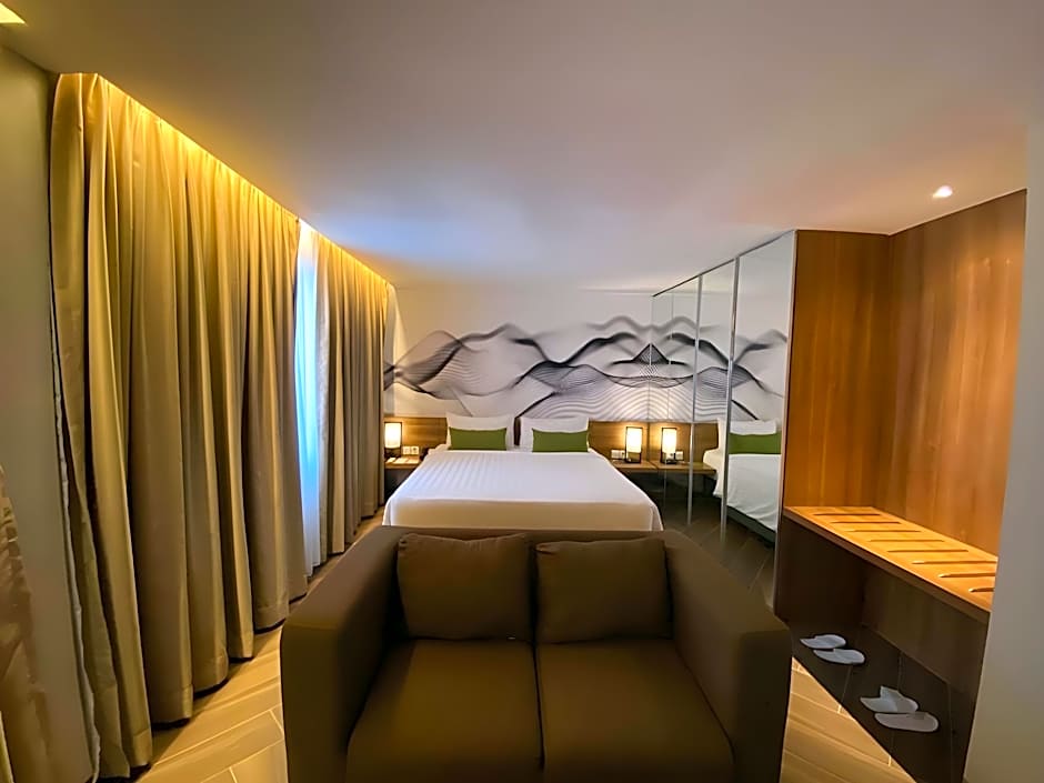 Grand Zuri Duri Hotel