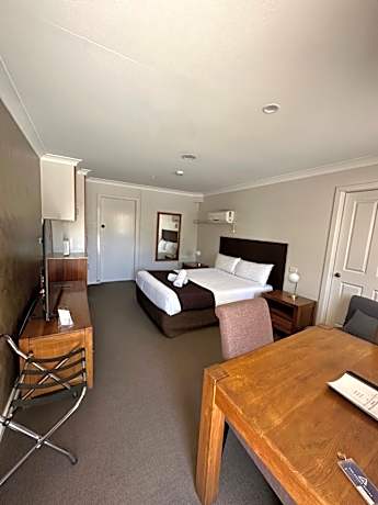 McNevins Tamworth Motel