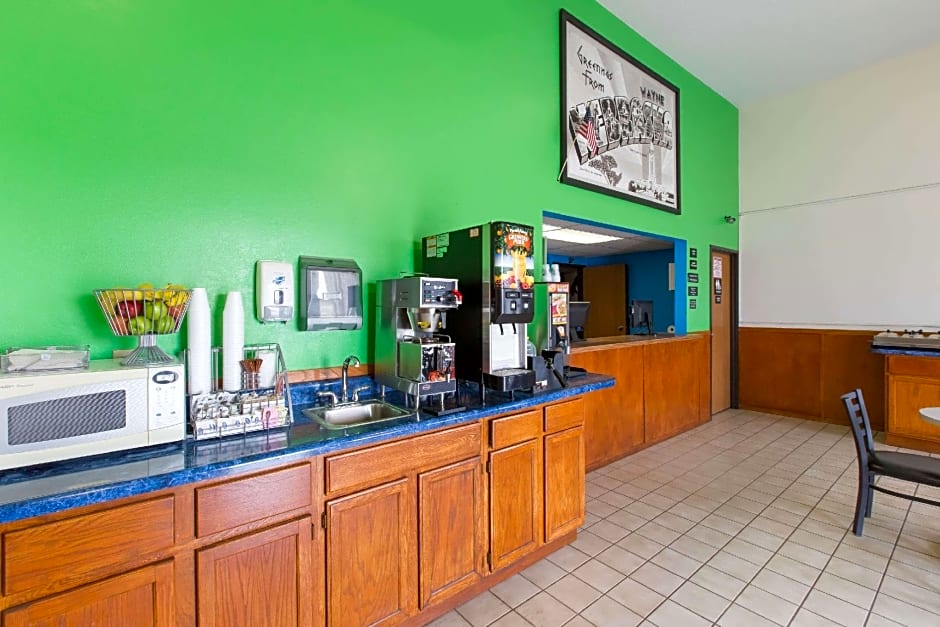 Super 8 by Wyndham Wayne