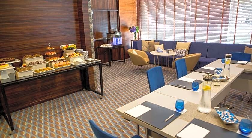 Renaissance by Marriott Izmir Hotel