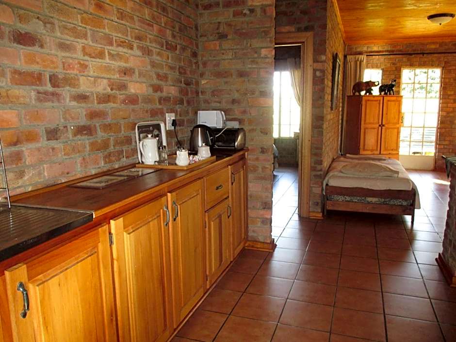 Thaba Tsweni Lodge & Safaris