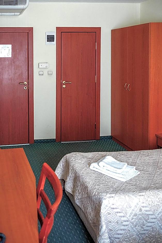 Dionis Hotel