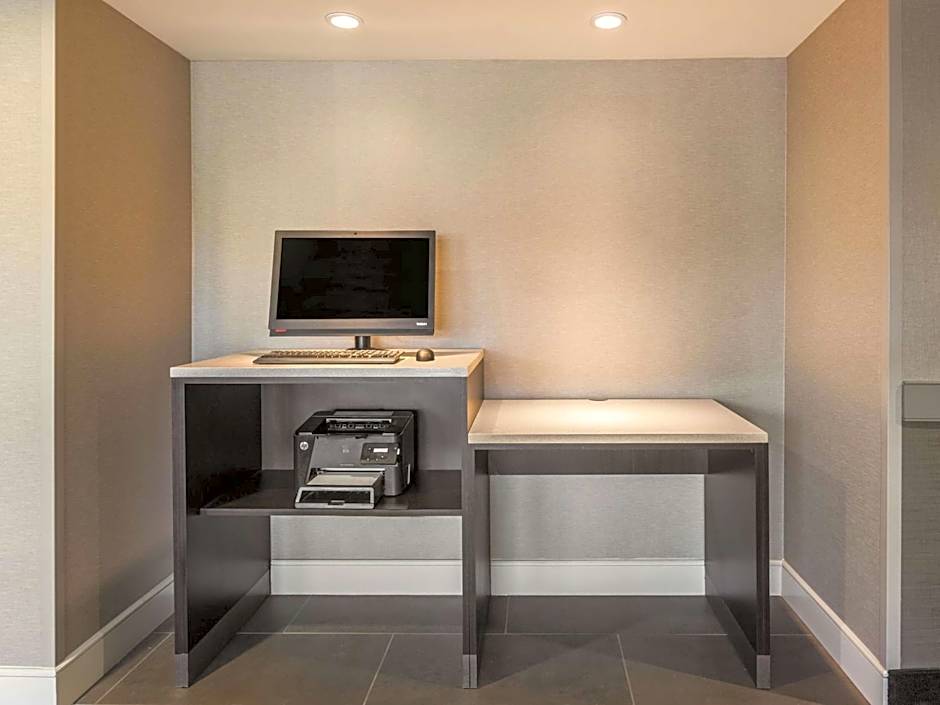 La Quinta Inn & Suites by Wyndham Atlanta Midtown - Buckhead