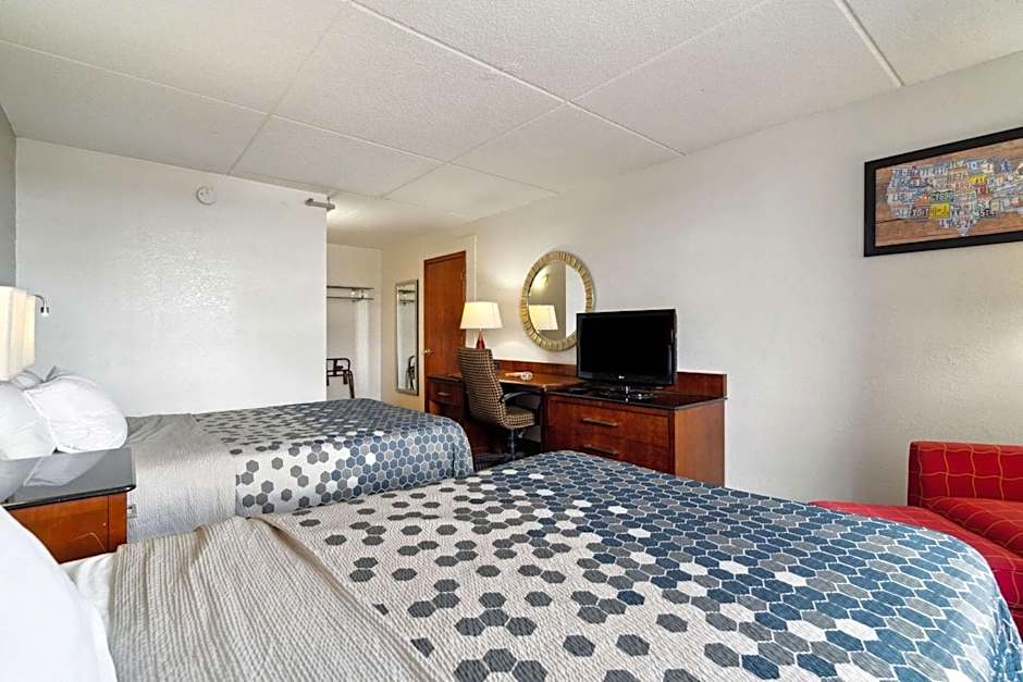 Econo Lodge Inn & Suites Waterloo Downtown