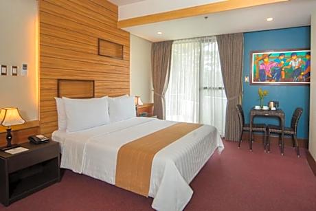 Deluxe Queen Room