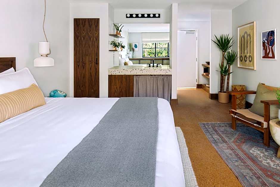 Silver Lake Pool & Inn