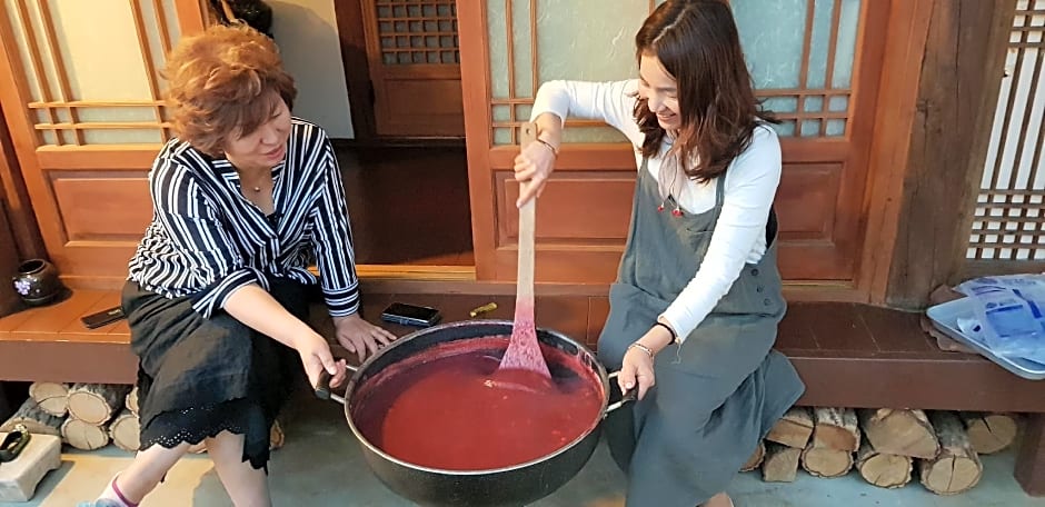 Hanulgiwa Hanok Stay