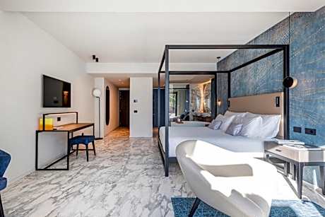 Deluxe Junior Suite with Lake View