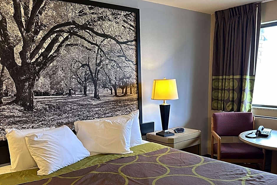 Super 8 by Wyndham Vancouver East