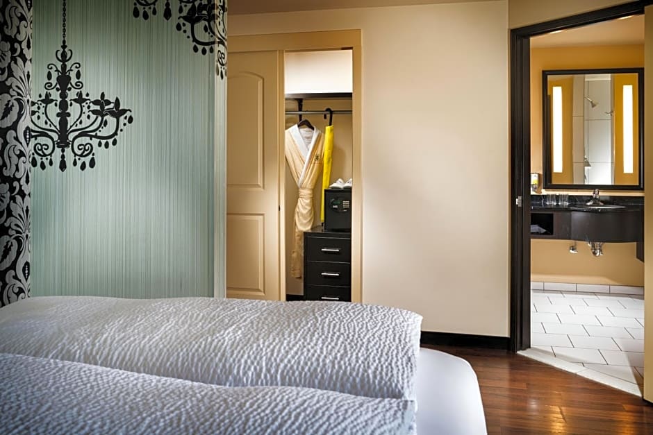 Staypineapple At The Maxwell Hotel
