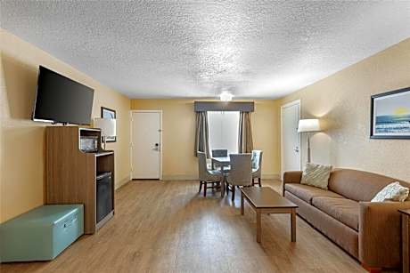 Queen Suite with Sofa Bed - Non-Smoking