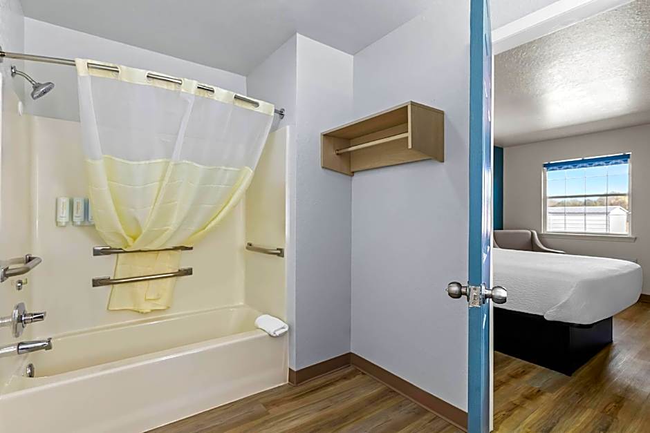 Photo 1 of 4 of Efficiency 2 King Beds Suite, Nonsmoking