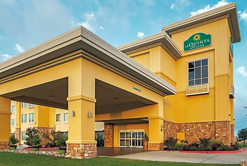 La Quinta Inn & Suites by Wyndham Forest Hill